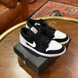 Jordan Air 1 Low SE Black and White